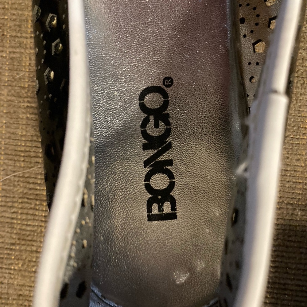 Women’s bongo brand flats black and white patent leather with white bow